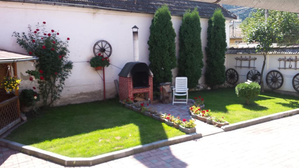 Casa Lenke Hotel Săcele Exterior foto