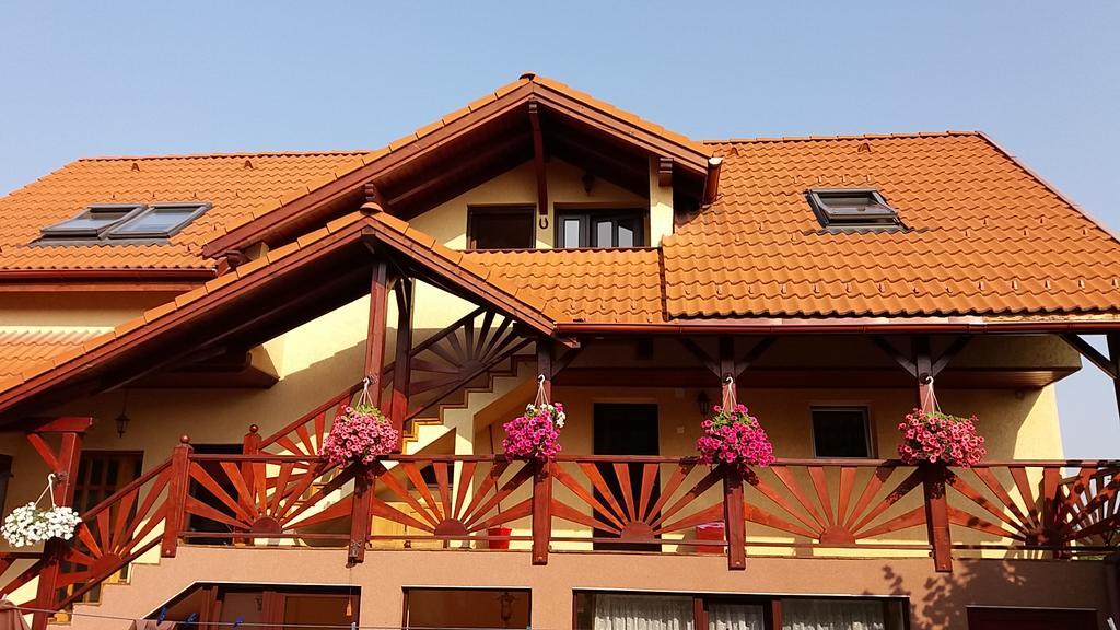 Casa Lenke Hotel Săcele Exterior foto